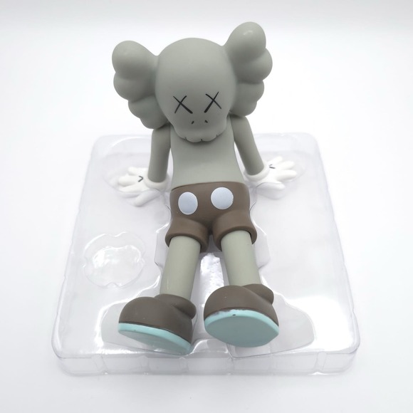 XXKAWS Trendy Ornaments Figure Art Gray New Open Box XX KAWS